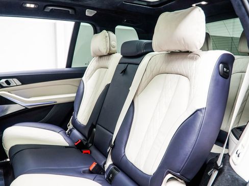 Used 2020 BMW X7 M50i w/ Dynamic Handling Package image 46