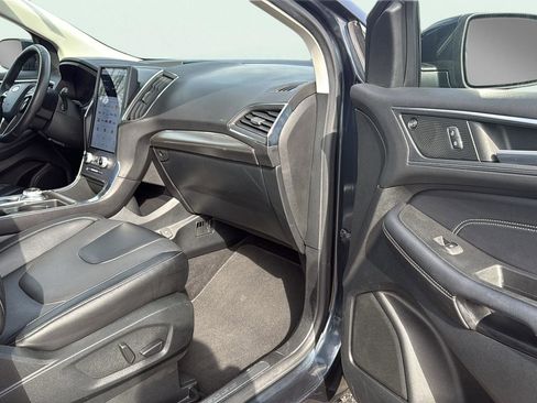 Used 2022 Ford Edge Titanium image 16