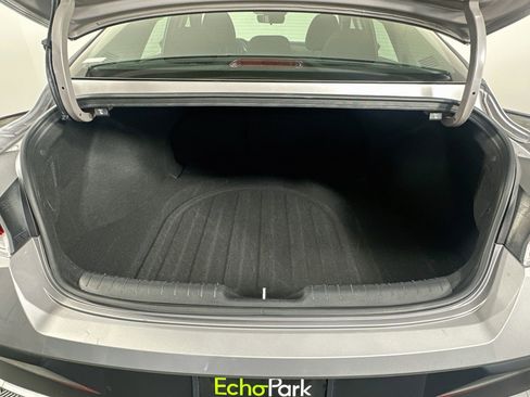Used 2025 Hyundai Elantra SEL FWD image 30