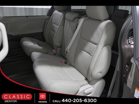 Used 2018 Toyota Sienna XLE w/ XLE Navigation Package image 19