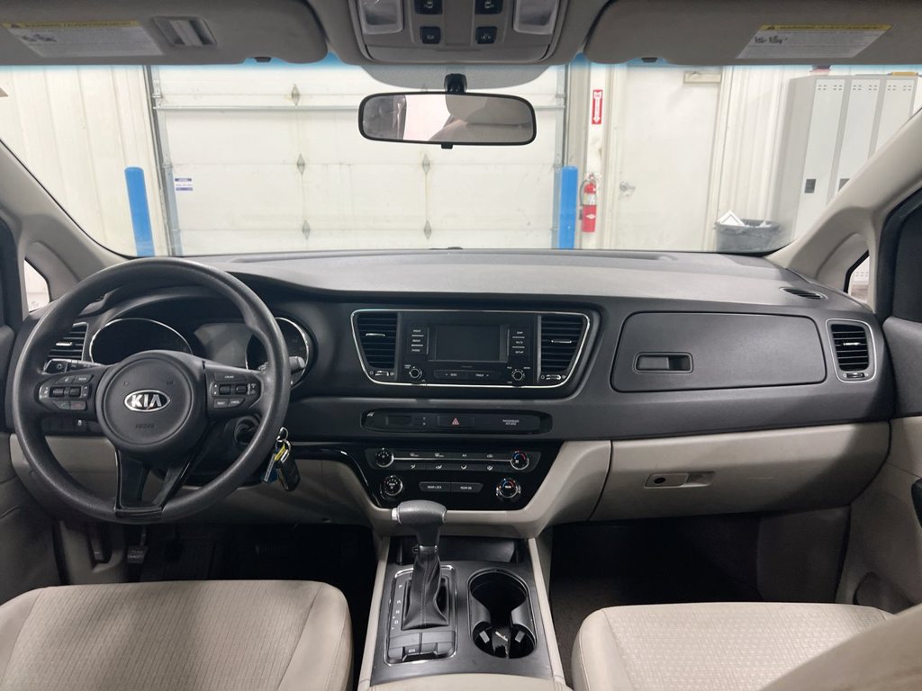 Used 2018 Kia Sedona LX FWD image 10