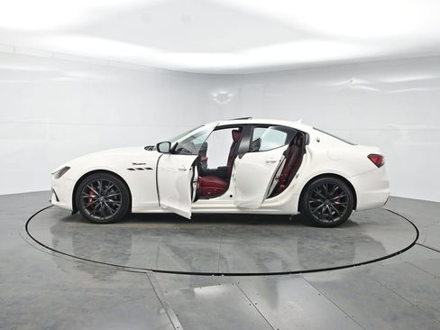 Used 2022 Maserati Ghibli Modena RWD image 59