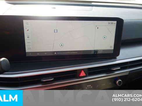 Used 2024 Kia Sorento S image 9