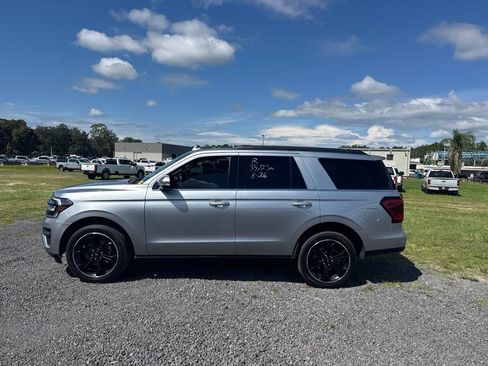 Used 2024 Ford Expedition Limited RWD image 2