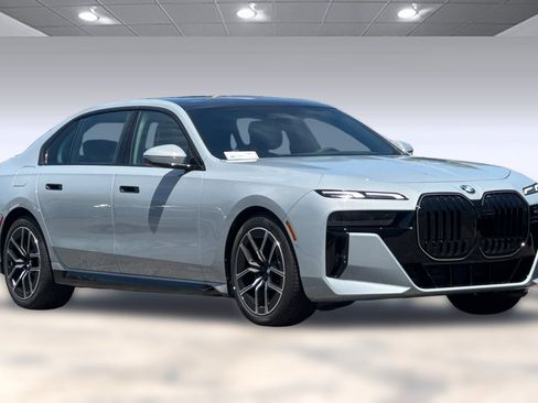 New 2025 BMW 740i image 6