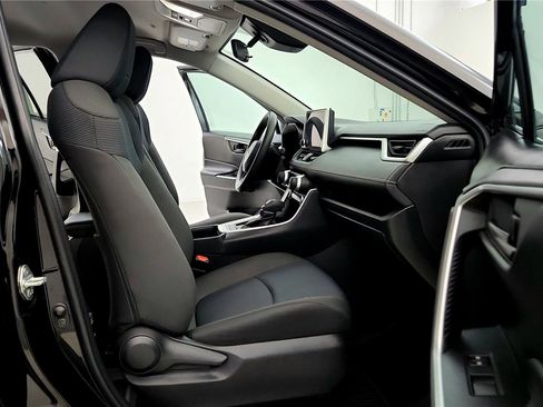 Used 2023 Toyota RAV4 LE image 17