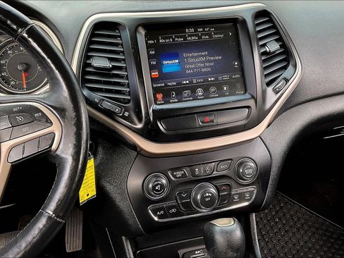 Used 2016 Jeep Cherokee Latitude w/ Cold Weather Group image 6