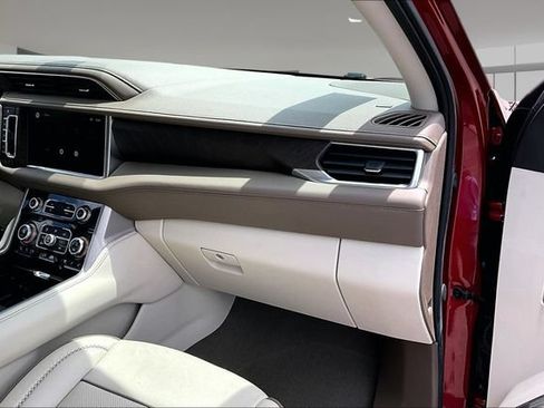 Used 2022 GMC Yukon XL Denali AWD/4WD image 26