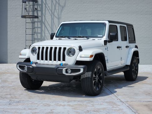 Used 2023 Jeep Wrangler Unlimited Sahara w/ Cold Weather Group AWD/4WD image 4