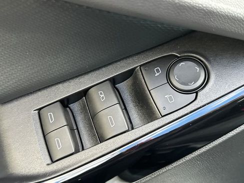 Used 2025 Chevrolet Equinox LT image 24