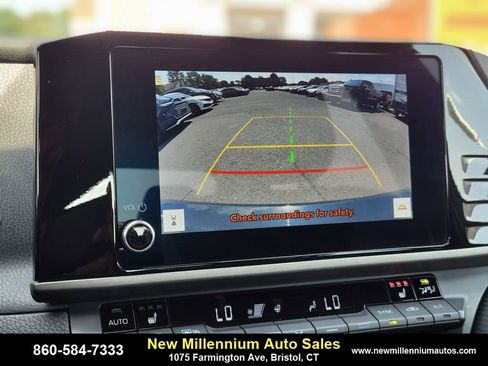 Used 2025 Toyota Camry SE image 21