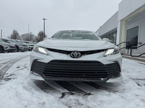 Used 2022 Toyota Camry XLE image 7