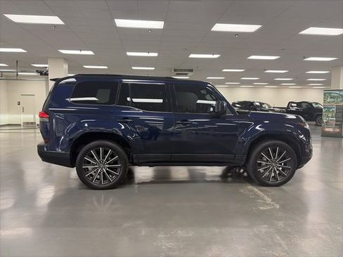 Used 2024 Lexus GX 550 w/ Accessory Package (Z1) AWD/4WD image 9