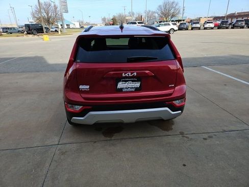 Used 2025 Kia Niro EX image 6