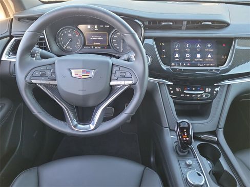 Used 2025 Cadillac XT6 Sport w/ Technology Package image 11