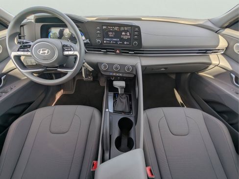 Certified 2025 Hyundai Elantra SE FWD image 26