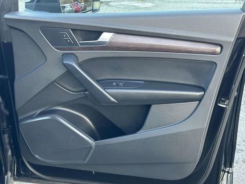 Used 2022 Audi Q5 2.0T Premium w/ Convenience Package image 9