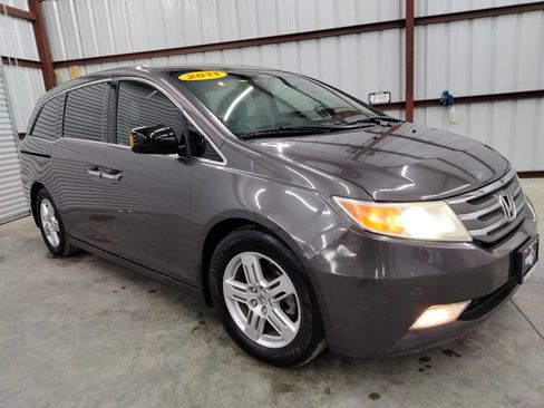Used 2011 Honda Odyssey Touring image 3