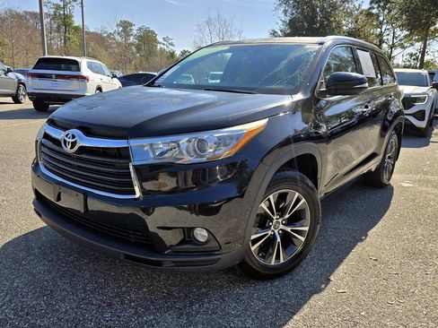 Used 2016 Toyota Highlander XLE image 32