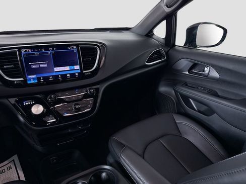 New 2026 Chrysler Voyager LX image 22