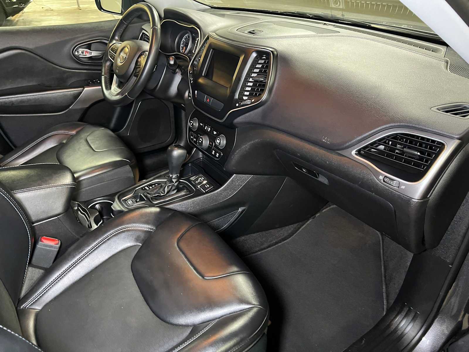 Used 2019 Jeep Cherokee Latitude Plus FWD image 11