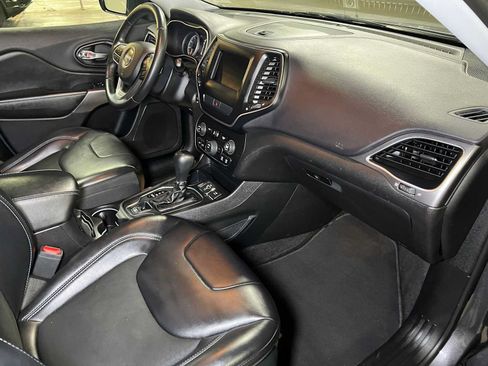 Used 2019 Jeep Cherokee Latitude Plus FWD image 11