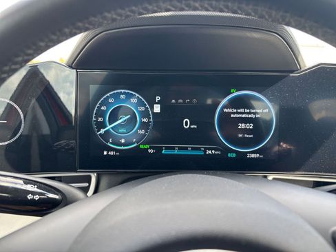 Used 2025 Hyundai Elantra Limited image 40