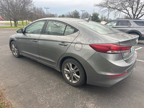 Used 2017 Hyundai Elantra SE image 3