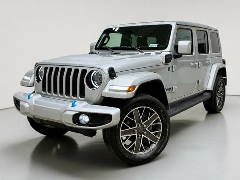 Used 2023 Jeep Wrangler Unlimited Sahara AWD/4WD image 2