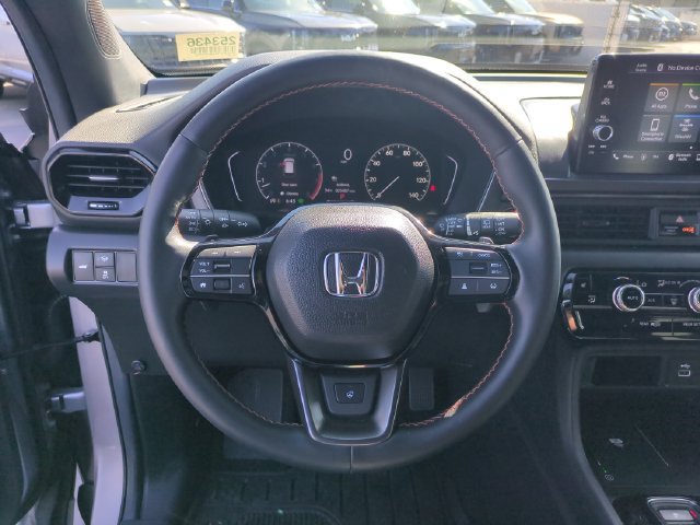 Used 2025 Honda Pilot TrailSport image 17