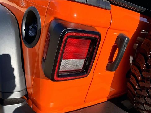 Certified 2025 Jeep Wrangler Sport image 27