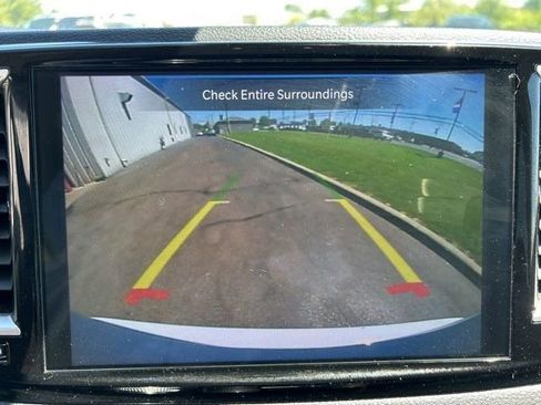 Used 2023 Chrysler Pacifica Touring-L FWD image 31