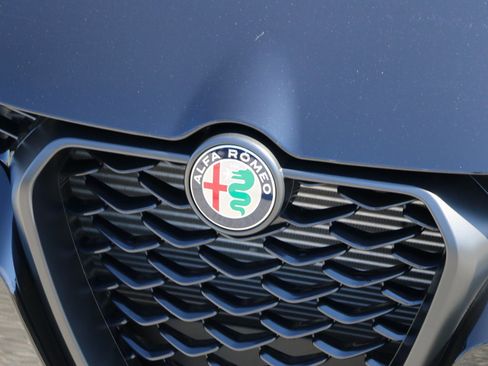 Used 2025 Alfa Romeo Tonale image 12