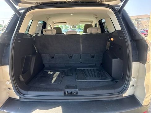 Used 2017 Ford Escape SE w/ Equipment Group 201A FWD image 17