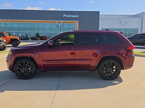 Used 2020 Jeep Grand Cherokee Altitude RWD image 2