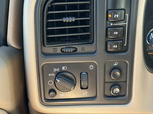 Used 2004 Chevrolet Silverado 3500 LS w/ Heavy-Duty Power Package AWD/4WD image 24