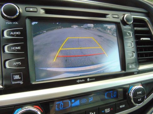 Used 2015 Toyota Highlander Limited AWD/4WD image 10