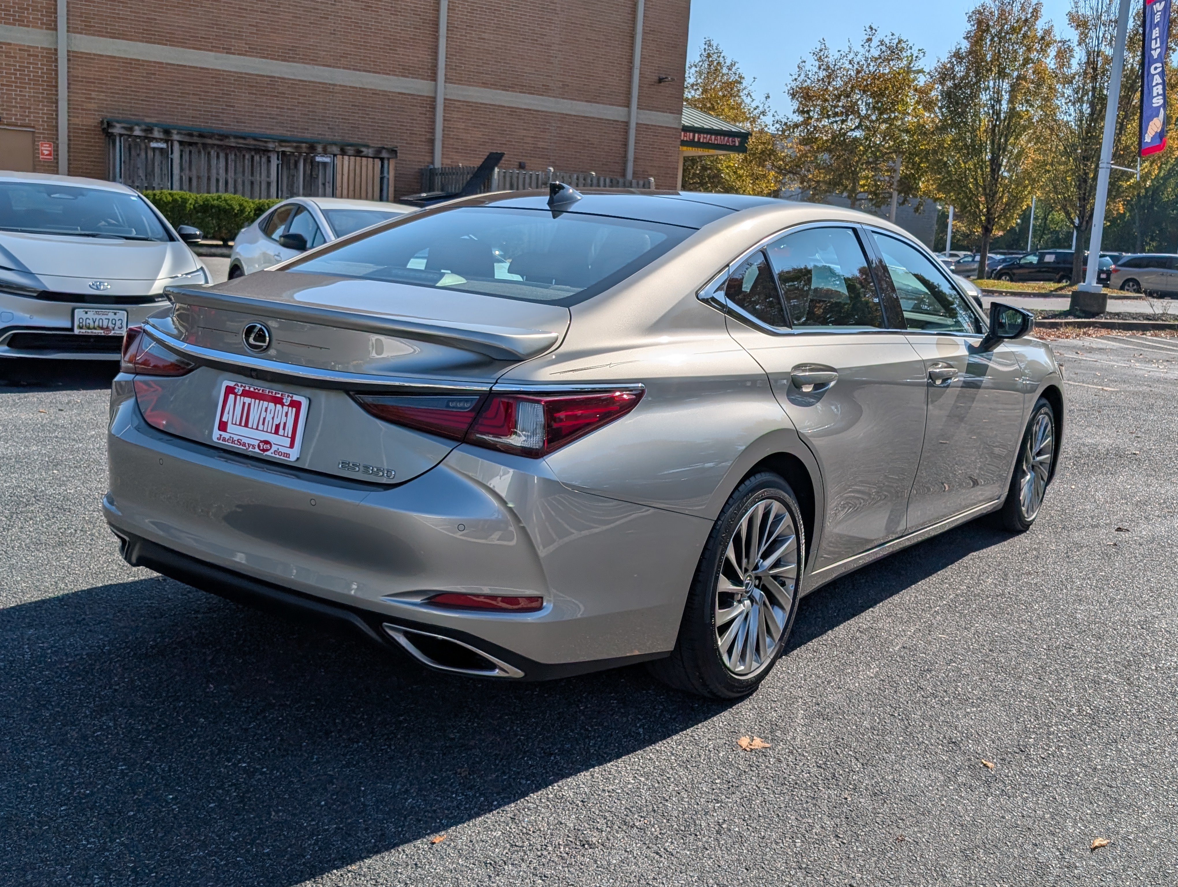Used 2020 Lexus ES 350 Ultra Luxury w/ Accessory Package 2 FWD image 3