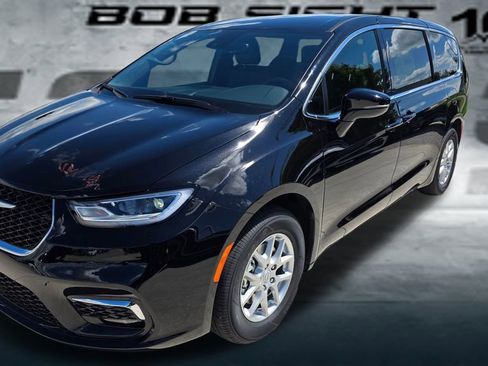 New 2025 Chrysler Pacifica Select image 1