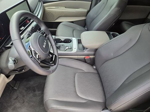 New 2026 Kia Carnival FWD image 10