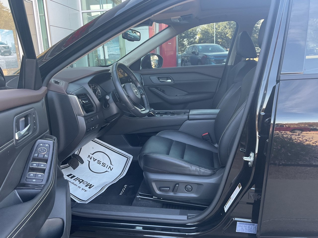 Used 2023 Nissan Rogue SL w/ SL Premium Package FWD image 6
