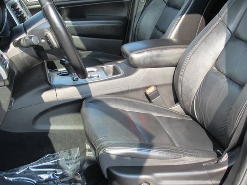 Used 2011 Jeep Grand Cherokee Laredo AWD/4WD image 30