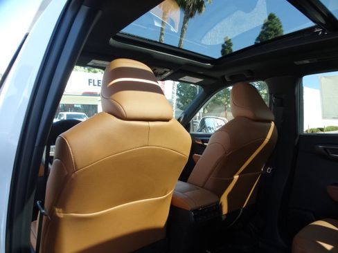 New 2026 Toyota Highlander Platinum image 14