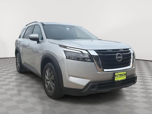 Used 2025 Nissan Pathfinder SV AWD/4WD image 1