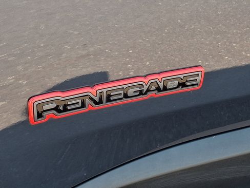 Certified 2022 Jeep Renegade Trailhawk AWD/4WD image 30