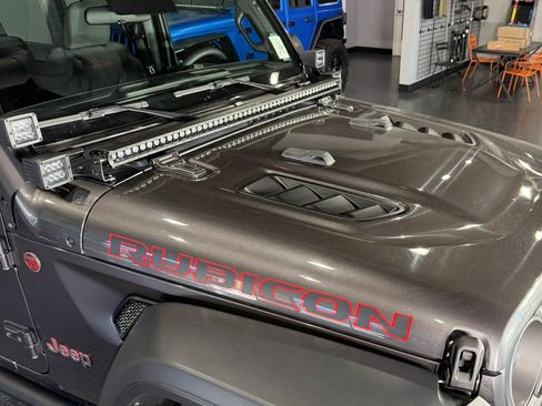 Used 2025 Jeep Wrangler Unlimited Rubicon image 3