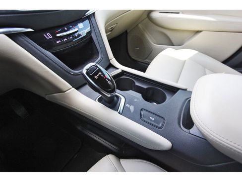 Used 2019 Cadillac XT5 FWD image 21