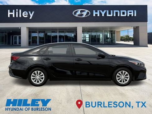 Used 2024 Kia Forte LX FWD image 3