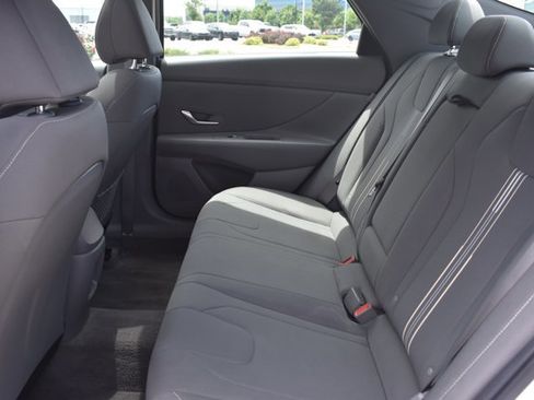 Used 2025 Hyundai Elantra SEL FWD image 13