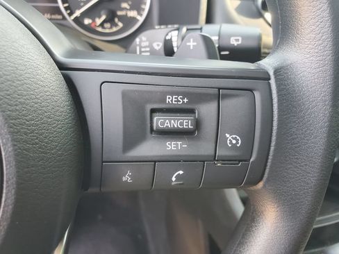 Used 2023 Nissan Rogue S AWD/4WD image 10